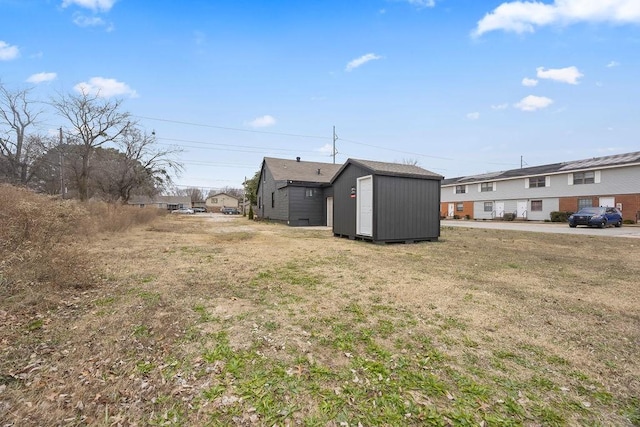 view of yard featuring a storage shed