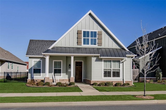 view of front of property with covered porch and a front lawn