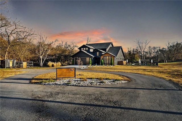 view of front facade with a garage