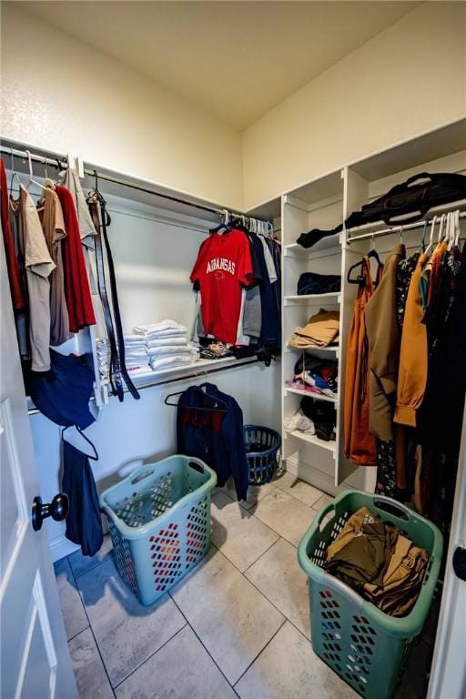 walk in closet with light tile patterned flooring