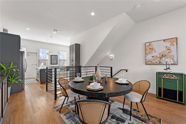 dining space featuring recessed lighting, visible vents, light wood-style flooring, and baseboards