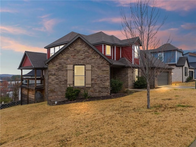 view of front facade featuring a garage and a yard