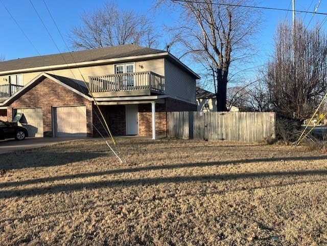 view of front facade featuring a deck