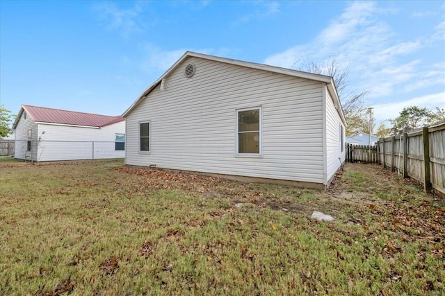 back of house featuring a yard