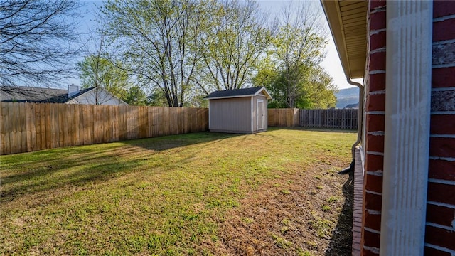 view of yard with a storage shed and an outdoor structure