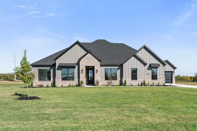 view of front facade with a garage and a front yard