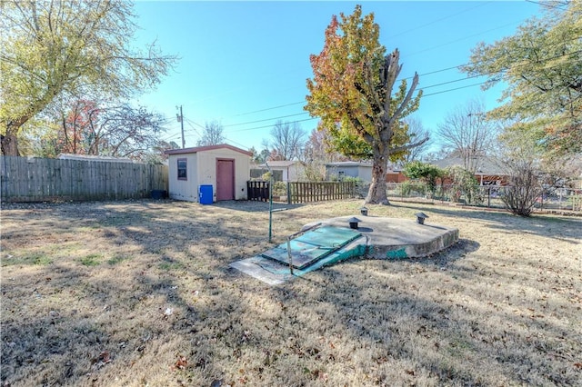 view of yard with a storage unit