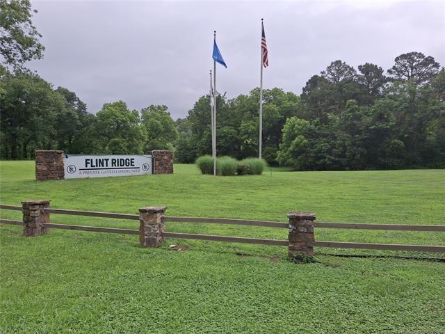 exterior space featuring a lawn