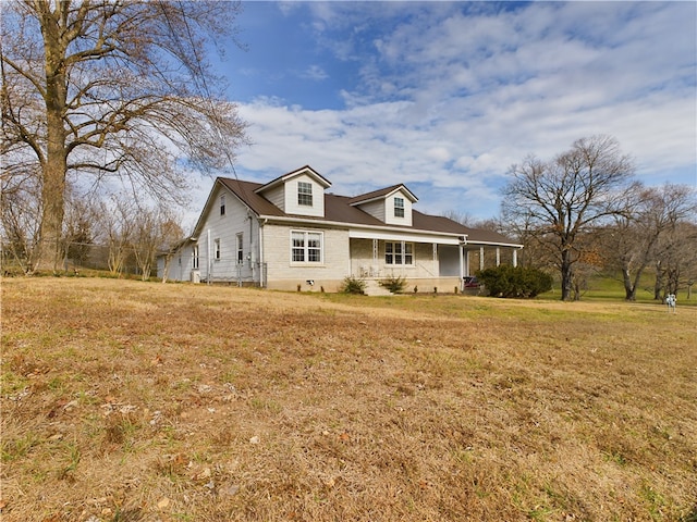 view of front facade with a front yard