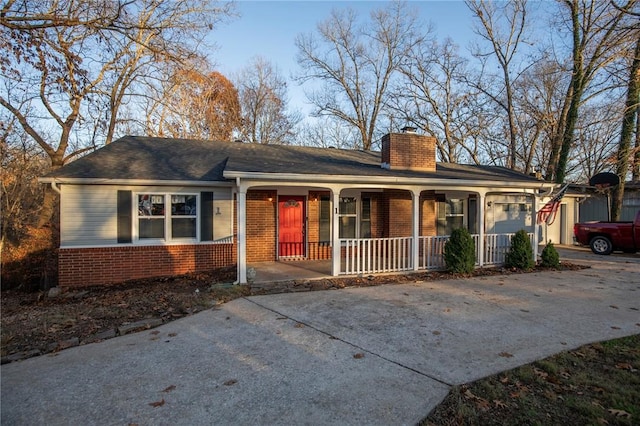 ranch-style house with a porch