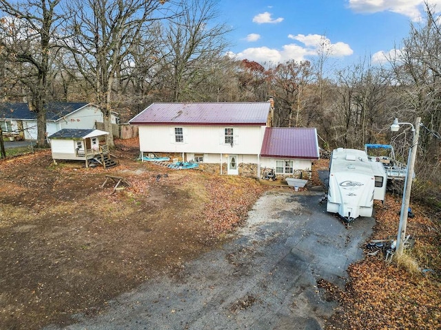 view of front of property with an outbuilding