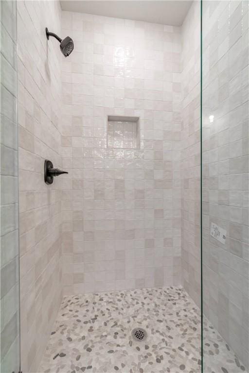 256 Fiori St, Springdale, AR 72762 - full bathroom with tiled shower