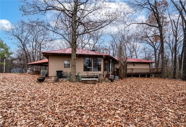 view of front of home with a carport