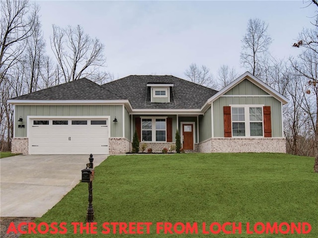 view of front facade with a garage and a front yard