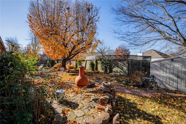 view of yard featuring a patio