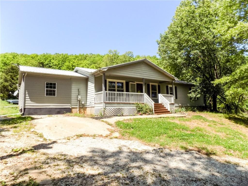 view of front of property featuring covered porch