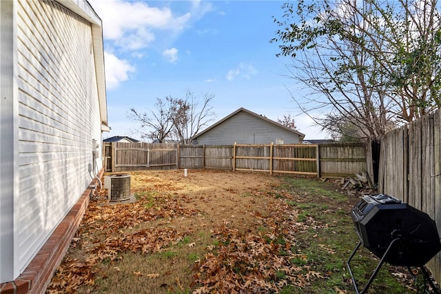 view of yard featuring central AC unit