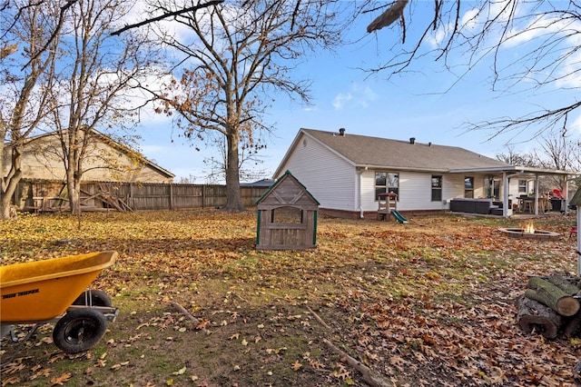 view of yard with an outdoor living space with a fire pit