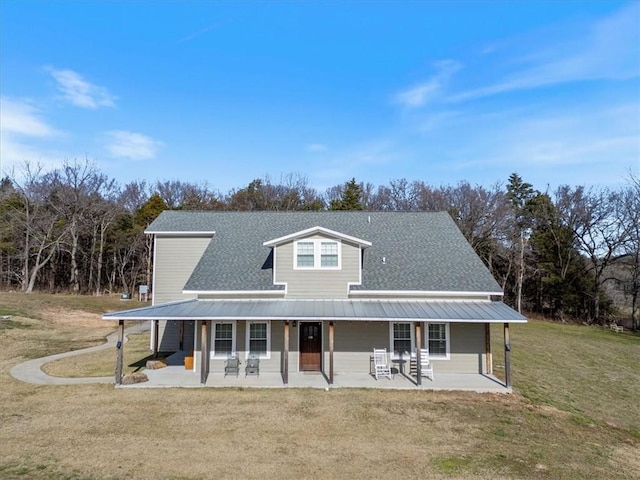 view of front of home featuring a patio area and a front yard