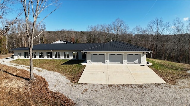 view of front facade with a garage and a front lawn