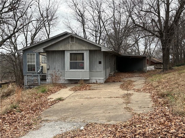 view of front of property featuring a carport