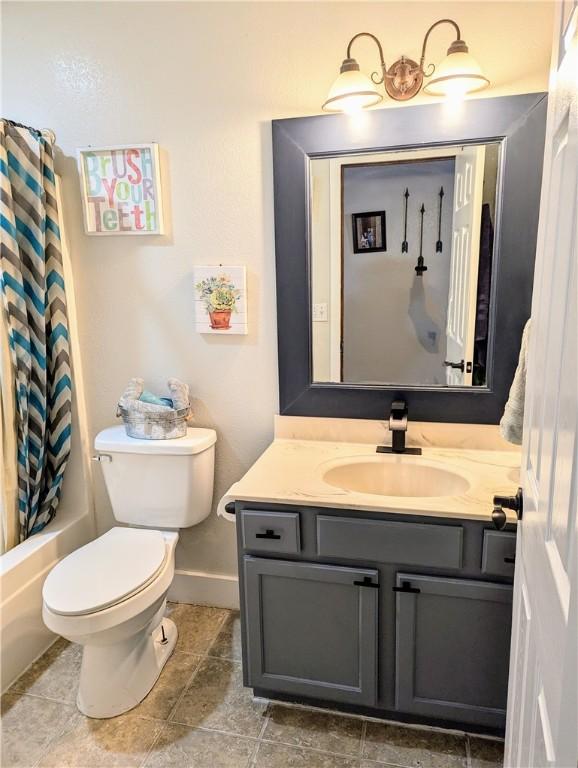 full bathroom featuring vanity, toilet, and shower / bath combo with shower curtain