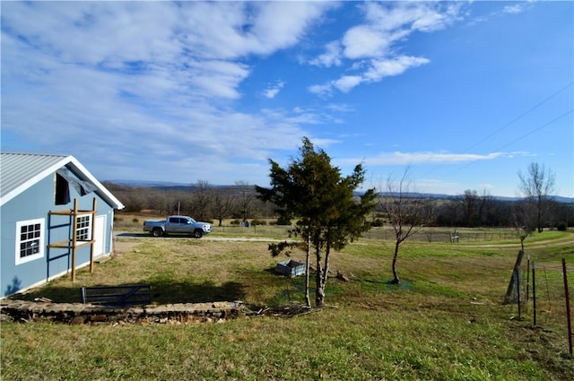 view of yard featuring a rural view