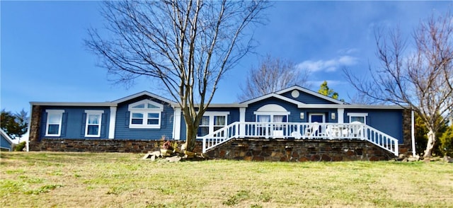 view of front of house with a front lawn