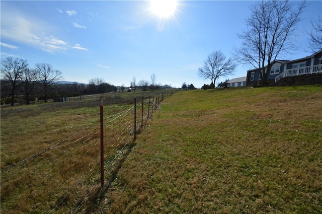 view of yard featuring a rural view