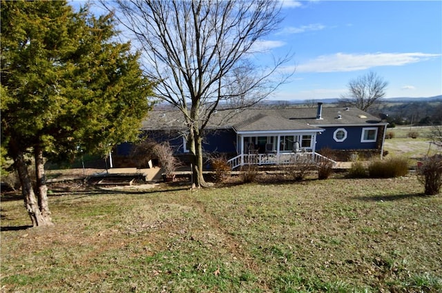 back of house featuring a lawn