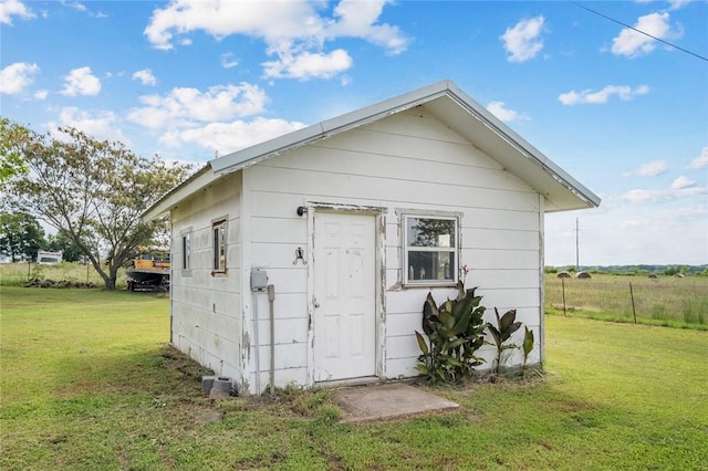 view of outdoor structure featuring a yard