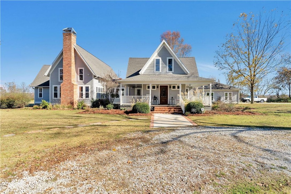 view of front of property featuring covered porch and a front yard