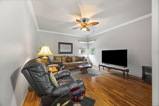 living area featuring ceiling fan, wood finished floors, visible vents, and crown molding