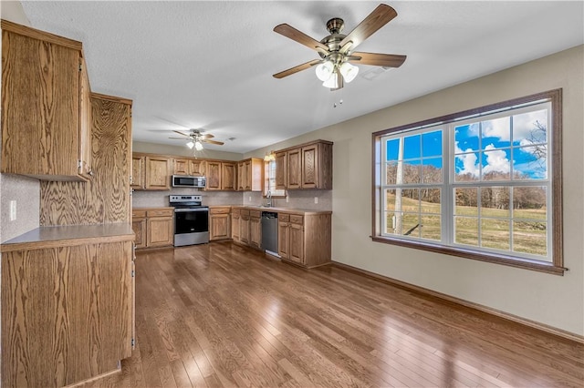 kitchen featuring tasteful backsplash, dark wood-type flooring, sink, and stainless steel appliances