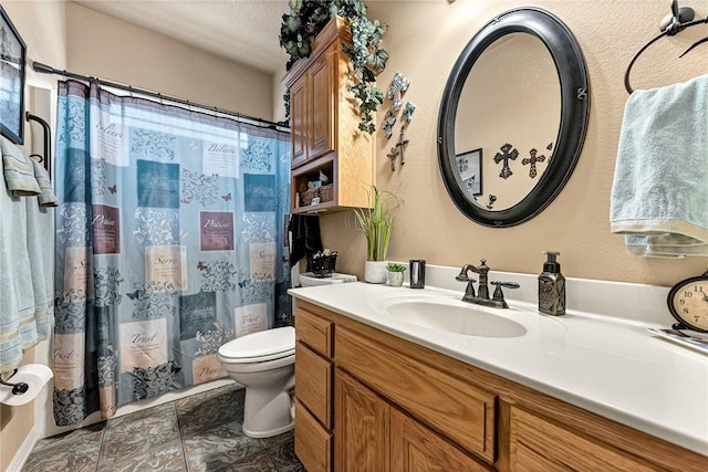 full bath featuring a shower with shower curtain, vanity, and toilet