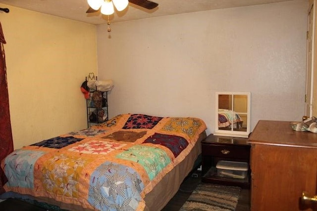 bedroom with ceiling fan