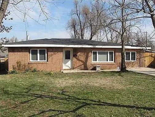 view of front of home with a front yard