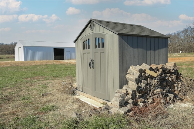 view of pole building featuring a yard and a storage shed