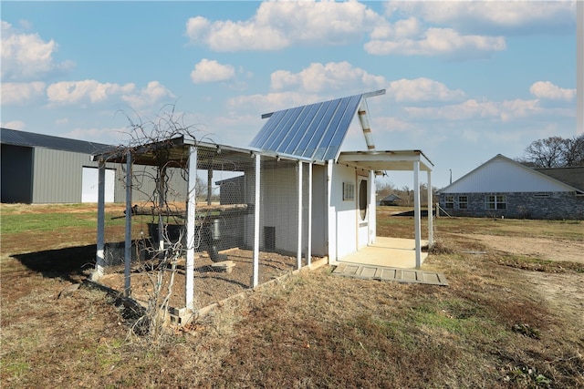 view of outdoor structure with a yard