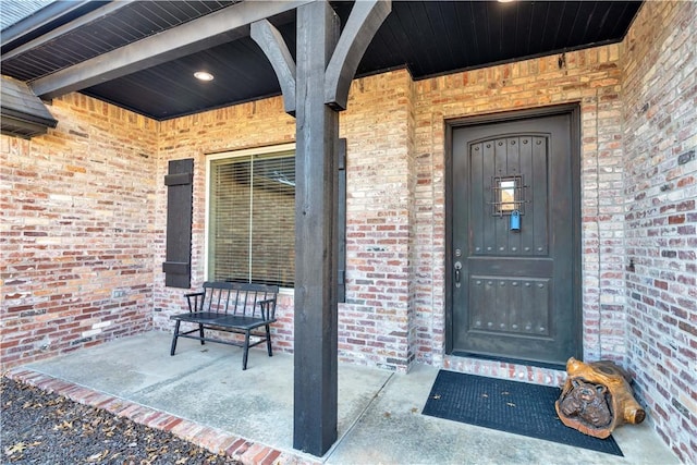 entrance to property featuring a porch