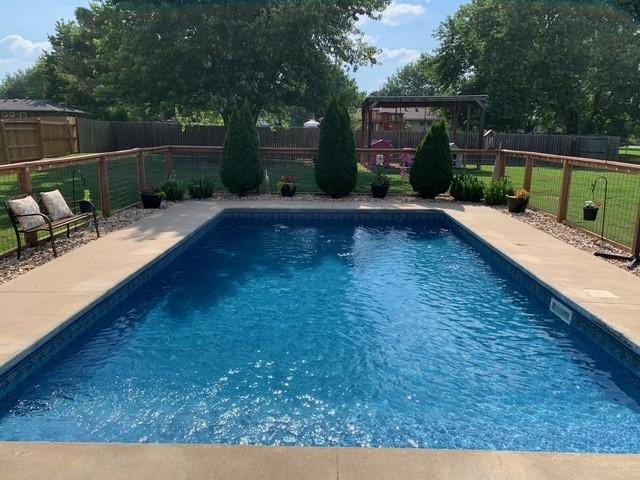 view of swimming pool