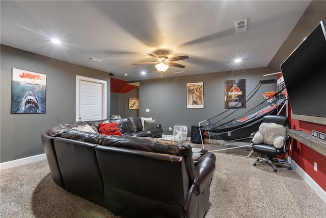 carpeted living room featuring ceiling fan