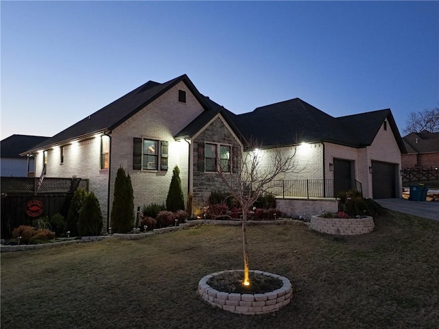 view of front facade featuring a yard and a garage