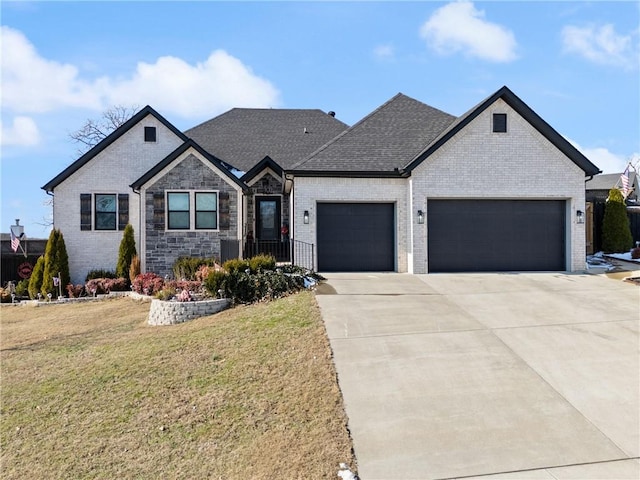 view of front facade featuring a front yard and a garage