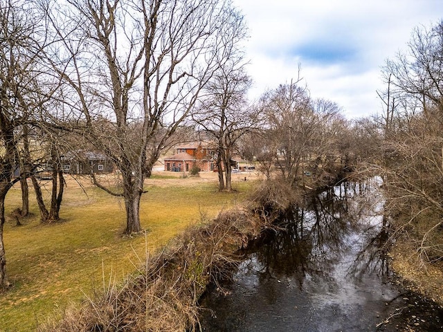 view of yard featuring a water view