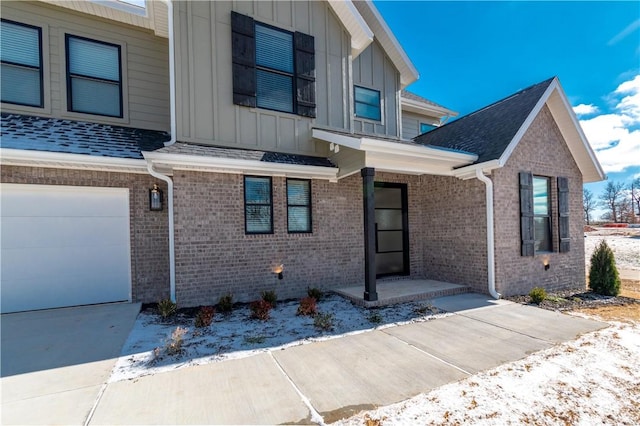 view of front of house featuring a garage