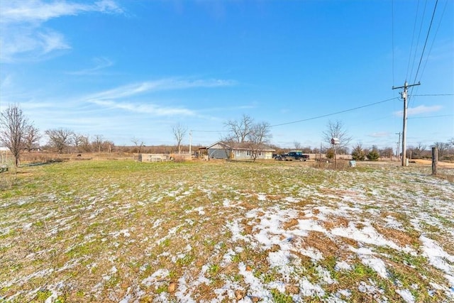 view of yard featuring a rural view