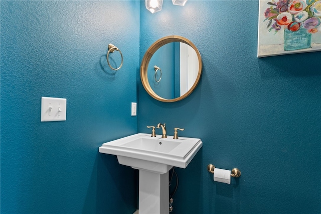 bathroom featuring a textured wall