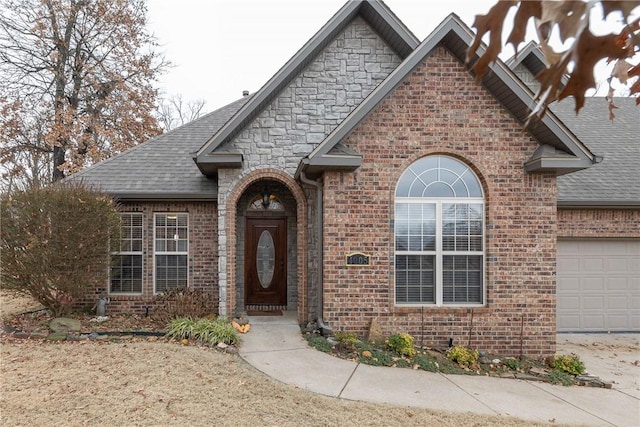 view of front facade featuring a garage