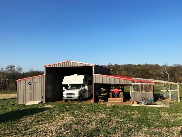 view of outdoor structure with an outdoor structure